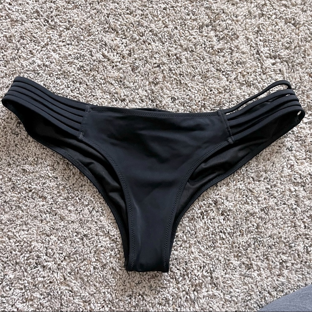 ✨3 for $10✨ Strappy Bikini Bottoms